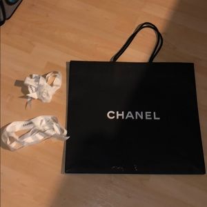 CHANEL Shopping Bag & 3 Ribbons, 1 Camelia flower